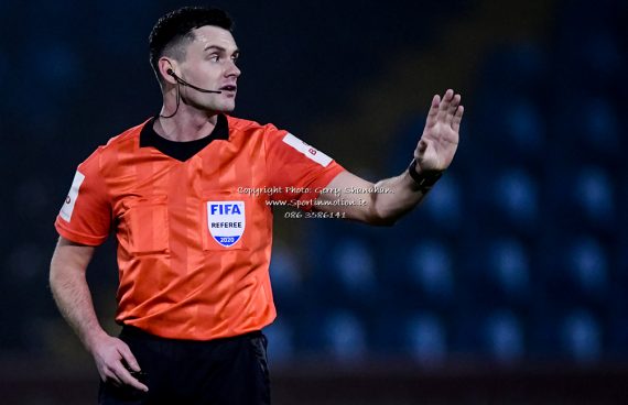 Referee Rob Hennessy DSC_9964